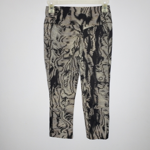 Nike Black Legendary Waves Printed Cropped Legging - Picture 6 of 11